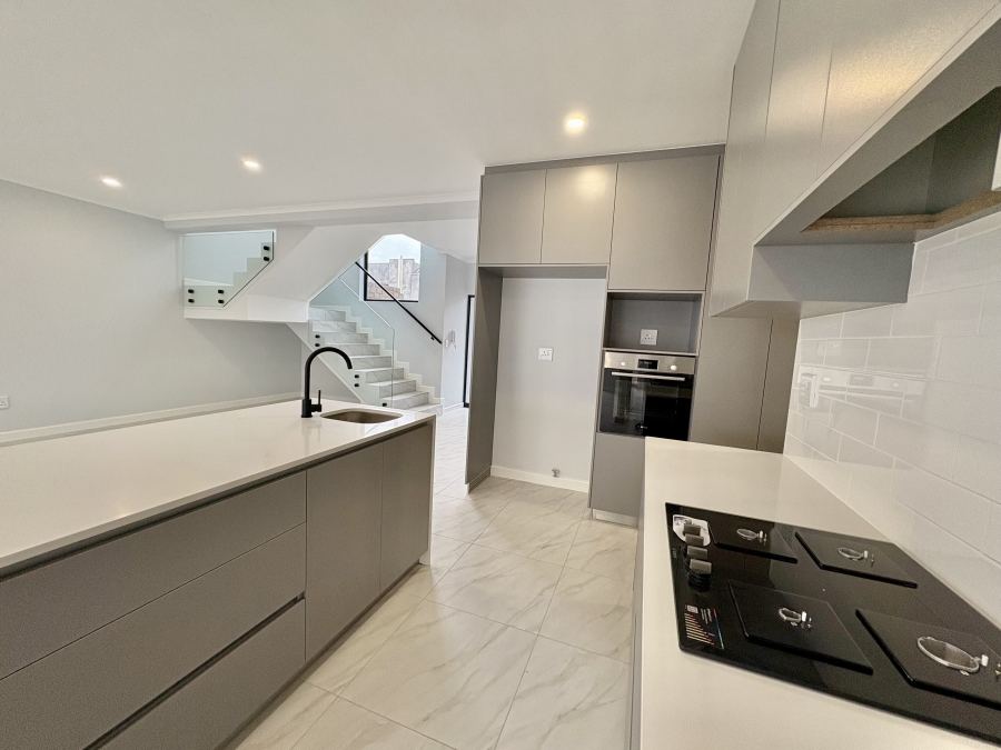 To Let 4 Bedroom Property for Rent in Sandown Western Cape